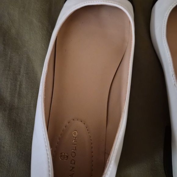 Bandolino Women's Black and White Flats - Picture 8 of 10
